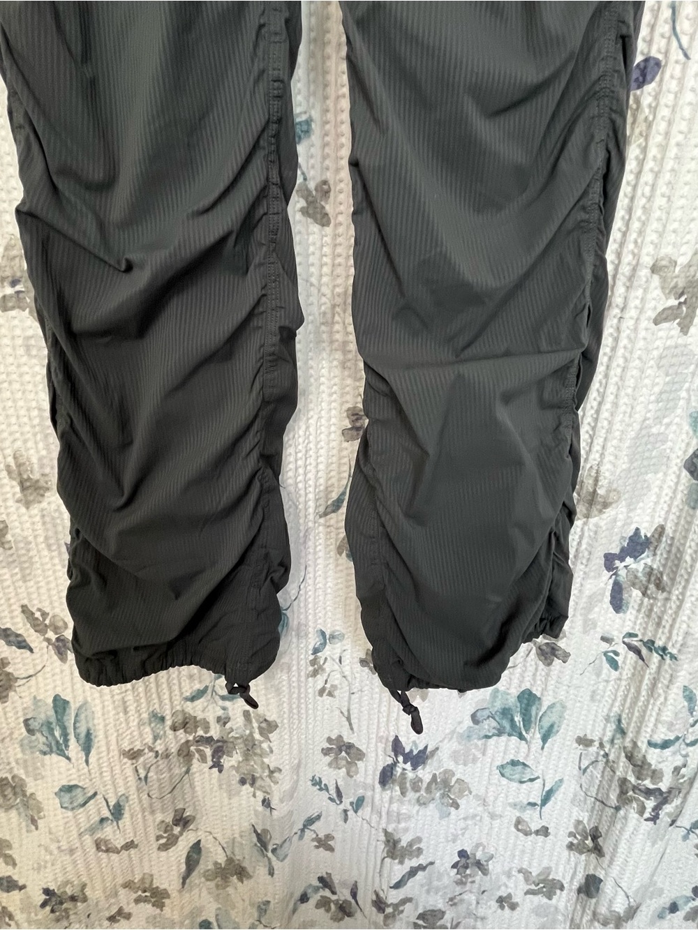 lululemon athletica Dance Studio Gray Women's Drawstring Pants. Size 4 - Picture 3 of 7